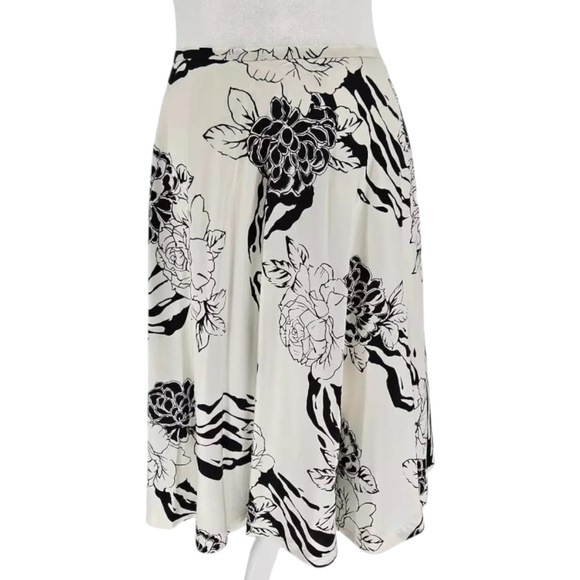 Madison Studio Dresses & Skirts - Madison Studio Skirt Womens Size 6 Black & White Floral 100% Silk
